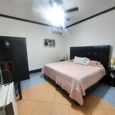 Hotel Garcias Suites, Linares المظهر الخارجي الصورة