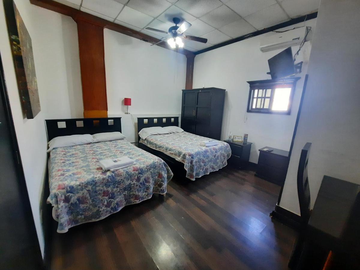 Hotel Garcias Suites, Linares المظهر الخارجي الصورة
