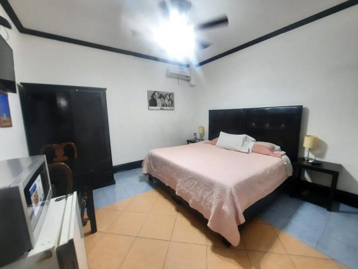 Hotel Garcias Suites, Linares المظهر الخارجي الصورة