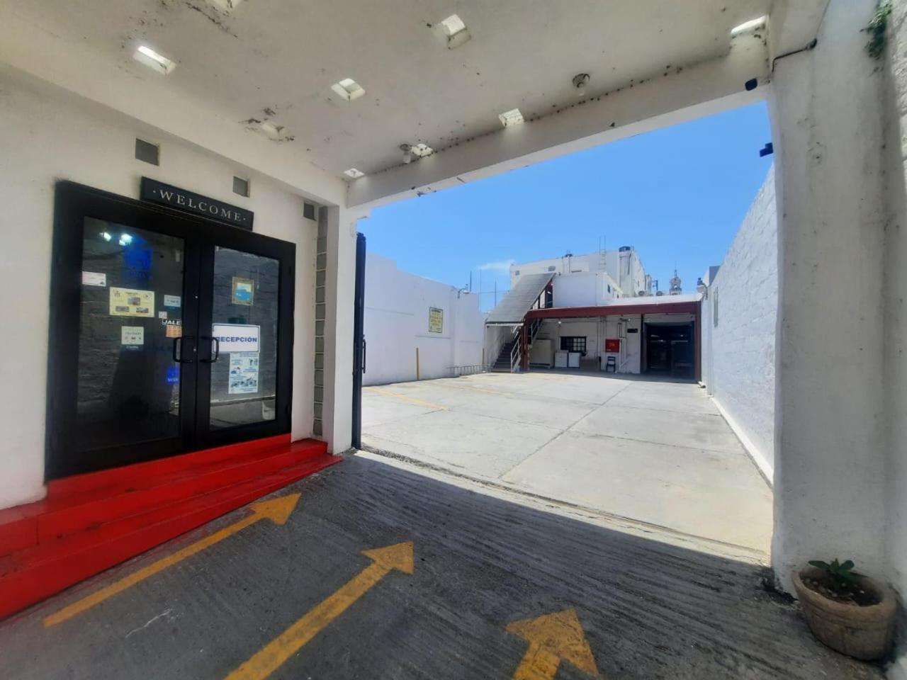 Hotel Garcias Suites, Linares المظهر الخارجي الصورة