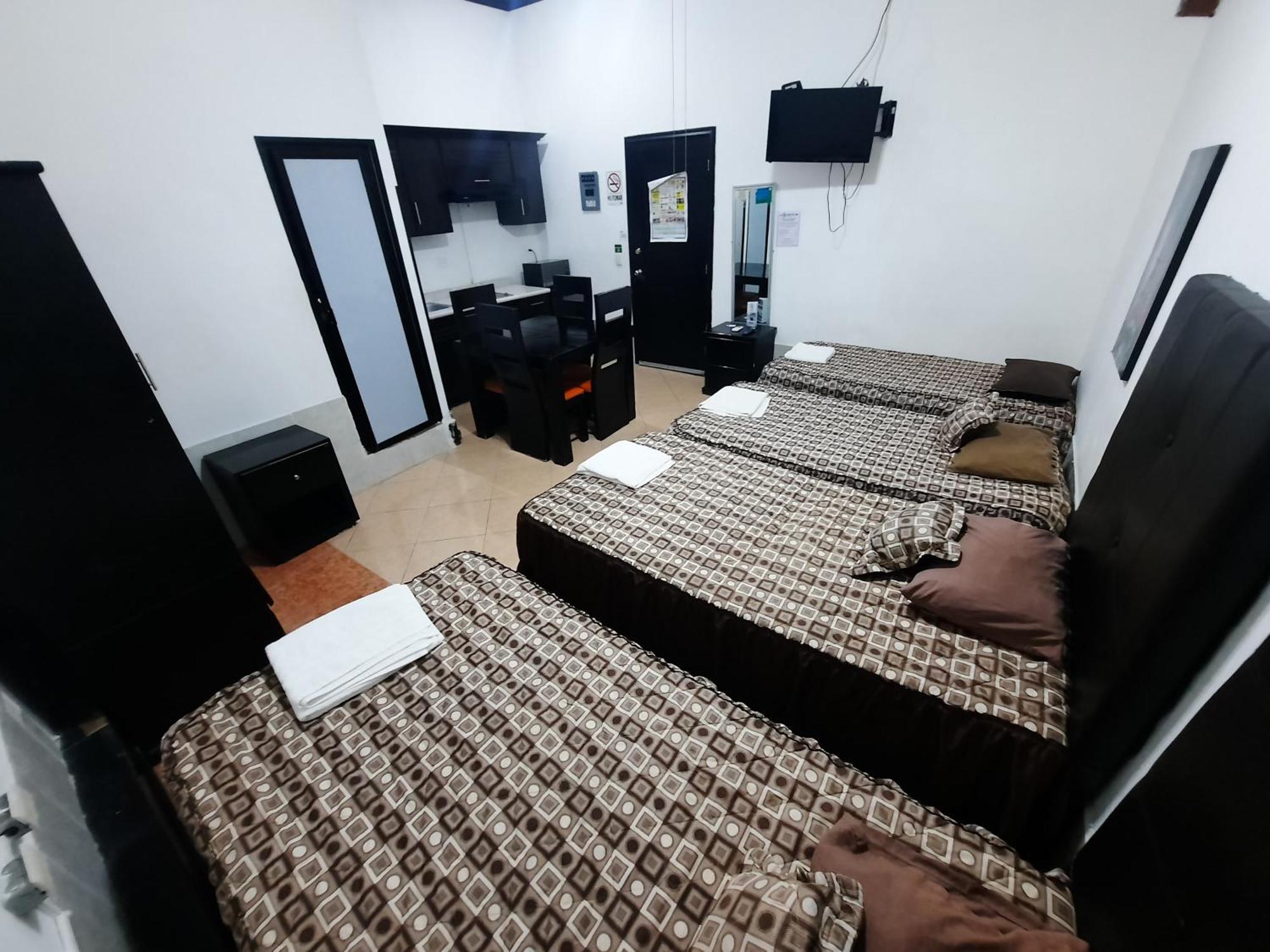 Hotel Garcias Suites, Linares الغرفة الصورة