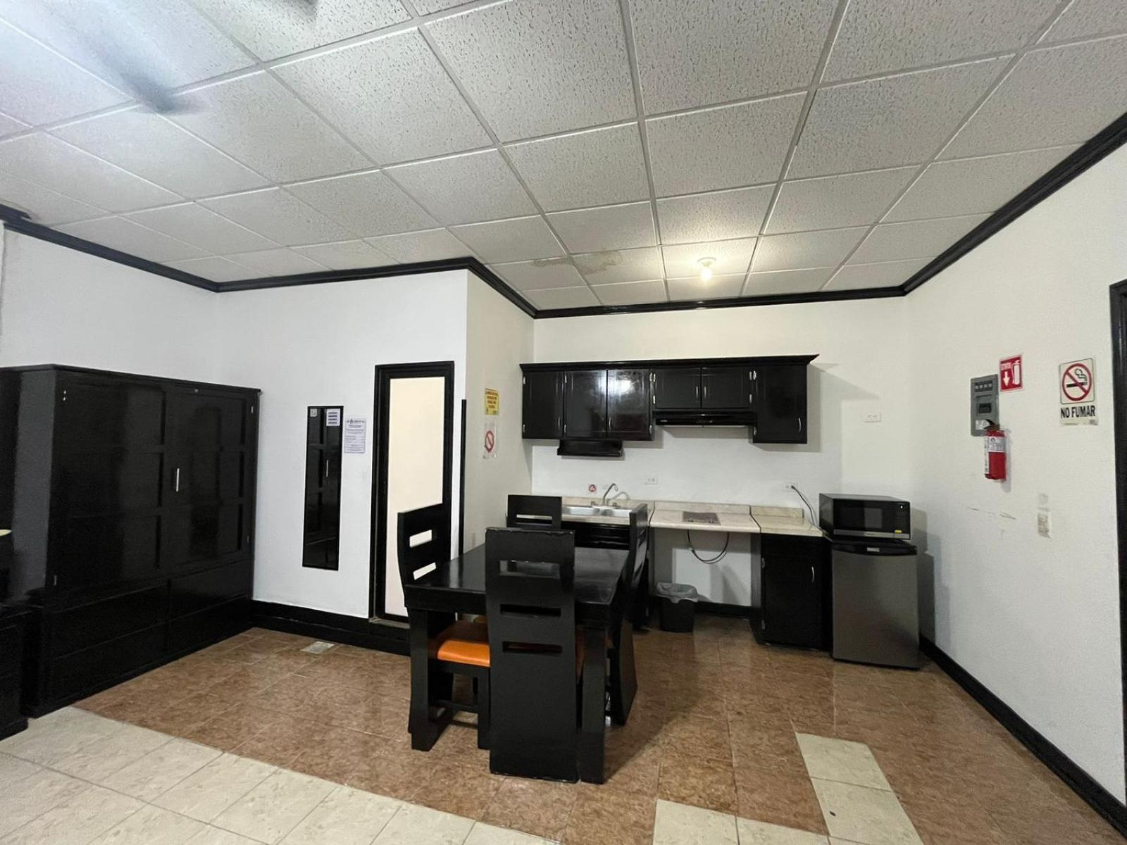 Hotel Garcias Suites, Linares المظهر الخارجي الصورة