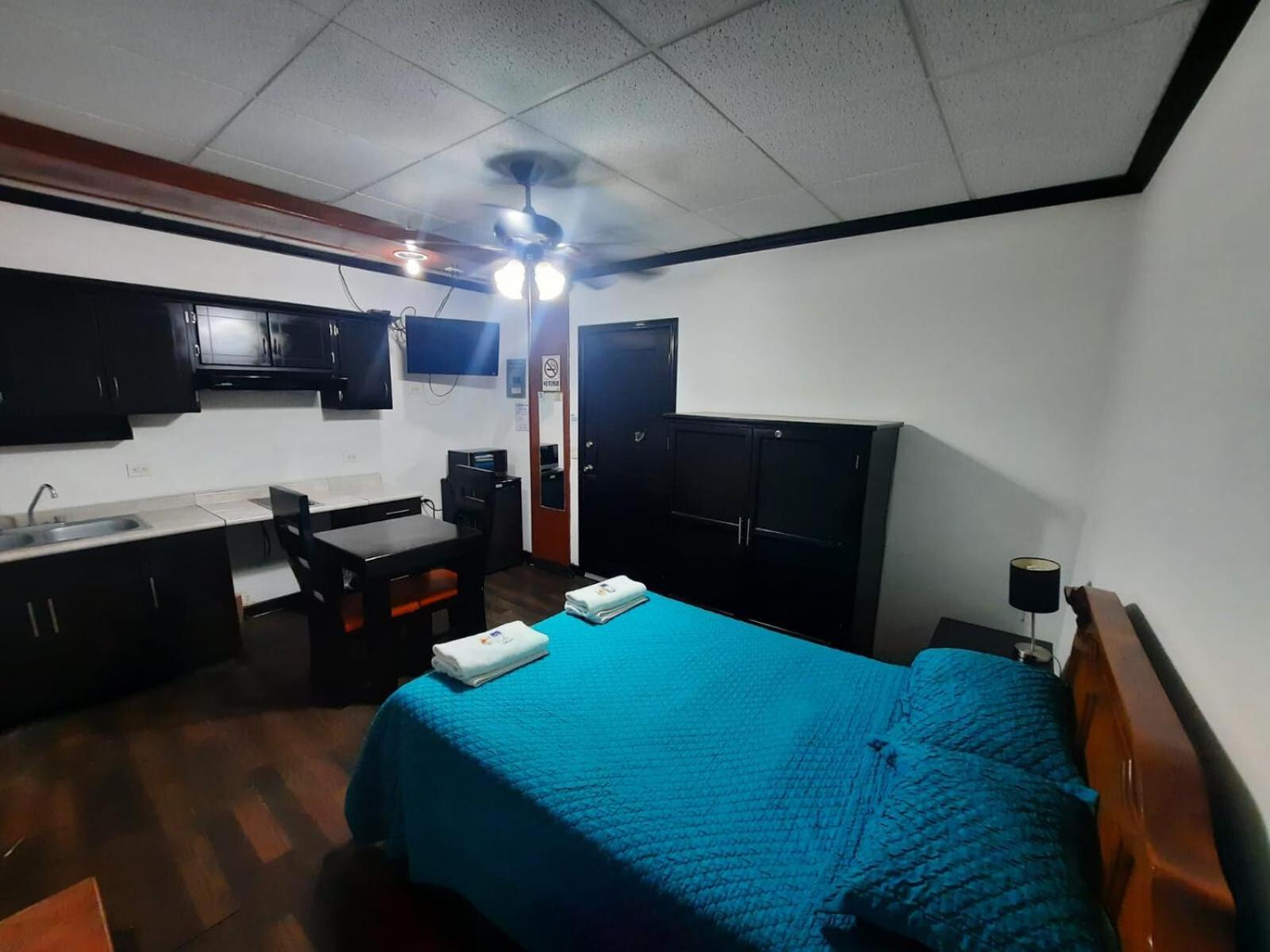 Hotel Garcias Suites, Linares المظهر الخارجي الصورة