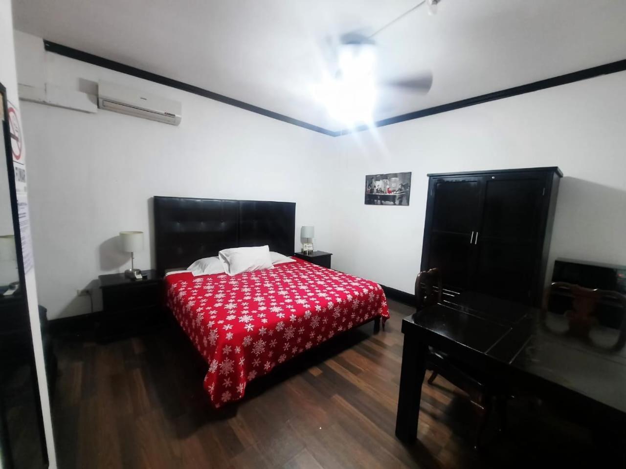 Hotel Garcias Suites, Linares المظهر الخارجي الصورة