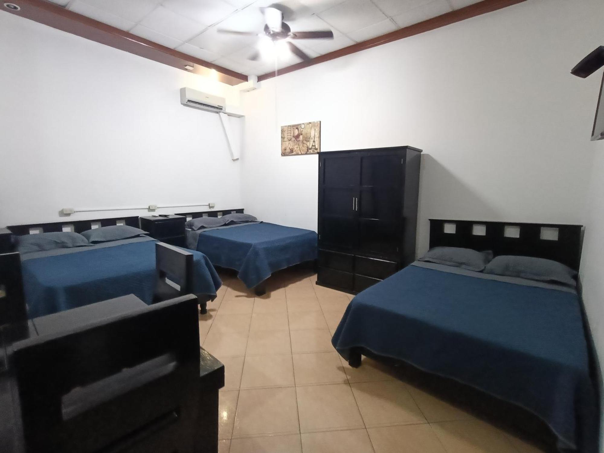 Hotel Garcias Suites, Linares المظهر الخارجي الصورة