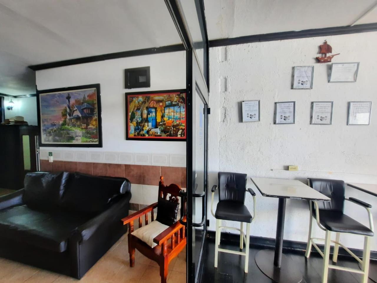 Hotel Garcias Suites, Linares المظهر الخارجي الصورة